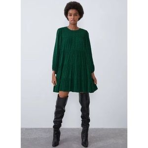 Zara teired long sleeve green dress. Never worn. Purchased in Barcelona.